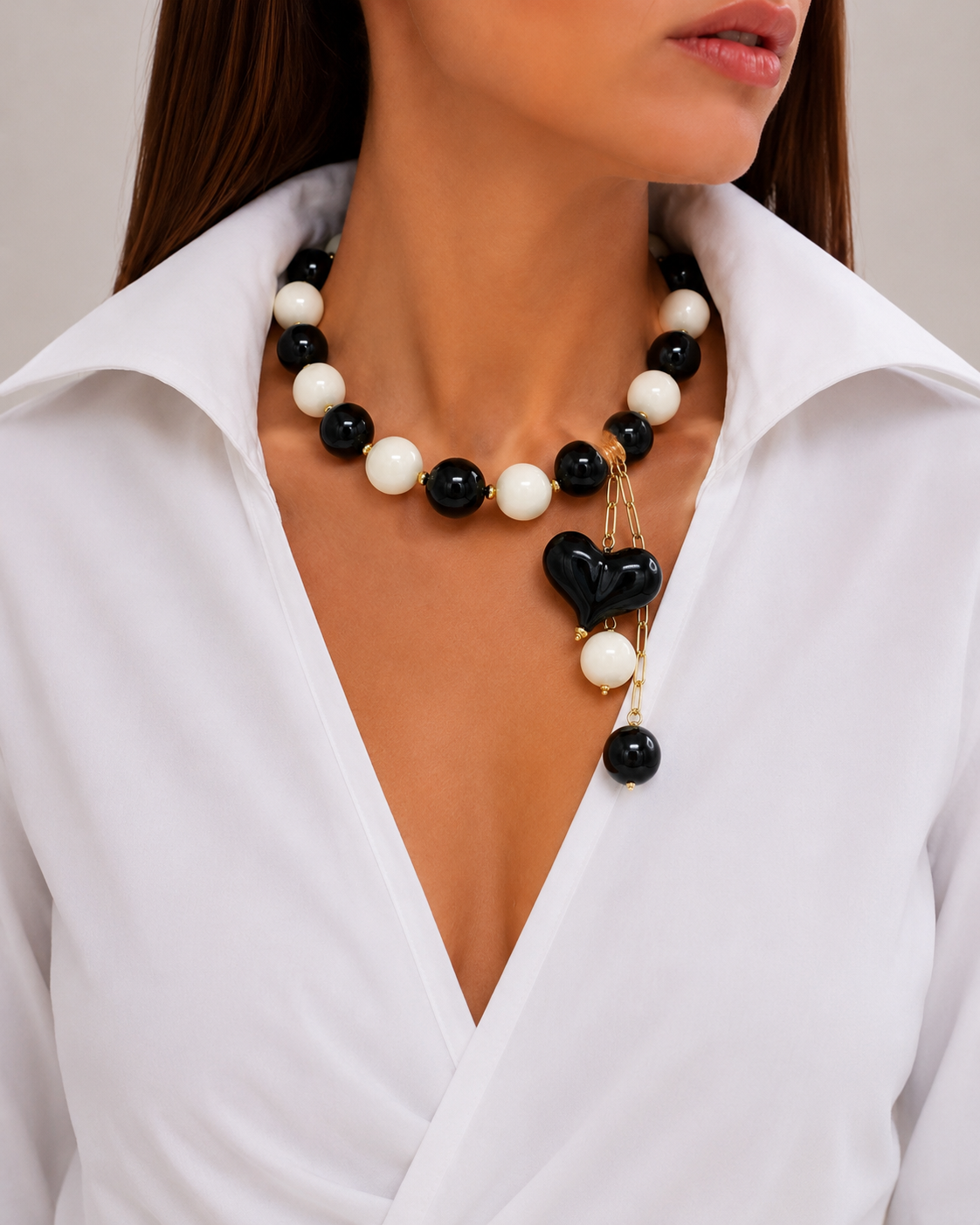 Caroline chocker