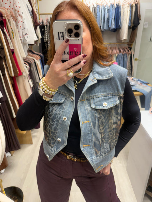 Rebeca Vest